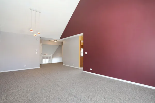$277,900 | 397 Waterford Court, Carol Stream, IL 60188