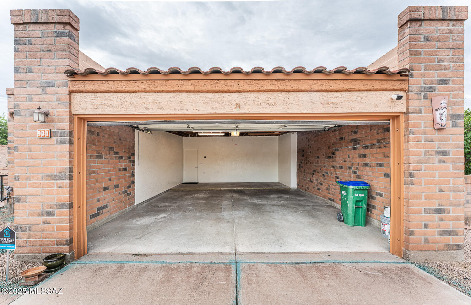 931 West Rio Guaymas Green Valley, AZ 85614 - Photo 3 of 39