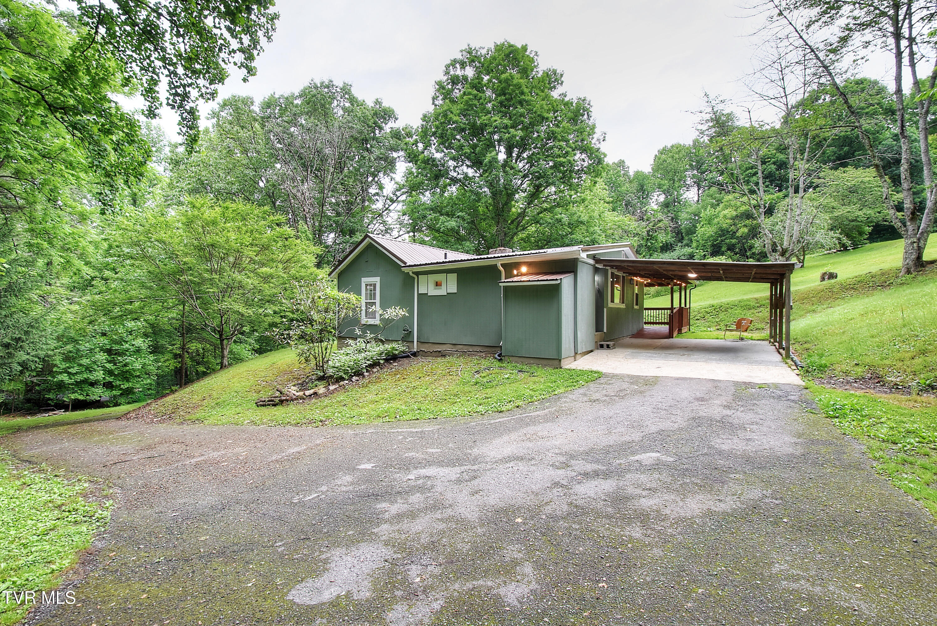642 Dennis Cove Road Hampton, TN 37658 - Photo 29 of 35 29