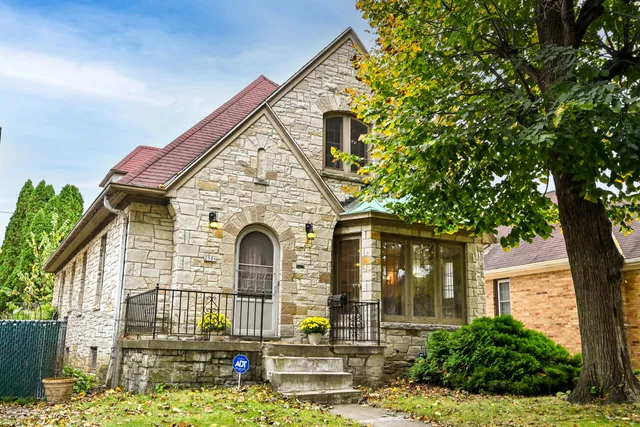 $329,900 | 2906 South 45th Street, Milwaukee, WI 53219