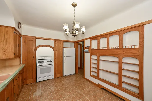 $329,900 | 2906 South 45th Street, Milwaukee, WI 53219