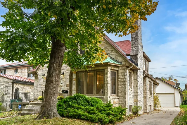 $329,900 | 2906 South 45th Street, Milwaukee, WI 53219