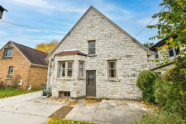 $329,900 | 2906 South 45th Street, Milwaukee, WI 53219