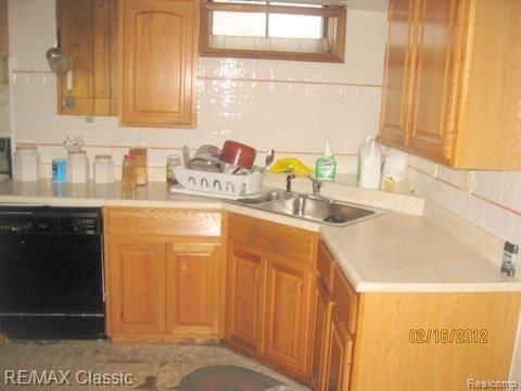 5221 Chase Road Dearborn, MI 48126 - Photo 9 of 10 Chase 5221 BPO 2-16-12 ra (28).J