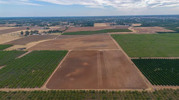$19,500,000 | 10464 East Herndon Avenue, Clovis, CA 93619