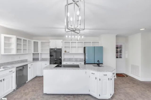 $425,000 | 402 Shady Point, Inman, SC 29349