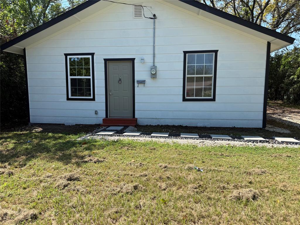 505 Oak Street Commerce, TX 75428 - Photo 3 of 28 a front view of house
