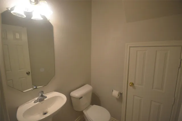 $1,695 | 2719 Hackamore Hollow Lane, Houston, TX 77014