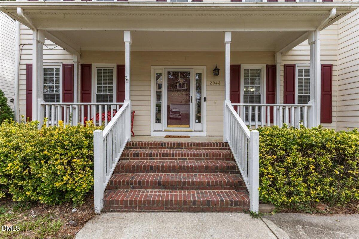 2044 Muirfield Village Way Raleigh, NC 27604 - Photo 5 of 60 05-2044 Muirfield Village Way