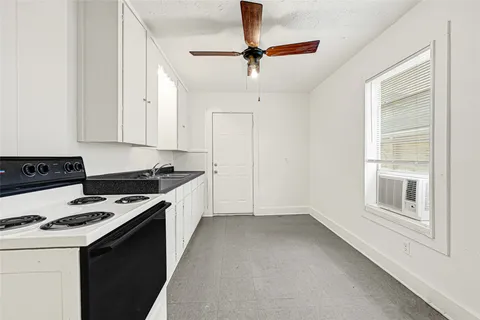 $585,000 | 969 Wakefield Drive, Houston, TX 77018