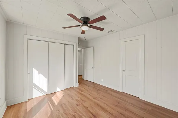 a view of a livingroom with a ceiling fan and wooden floor