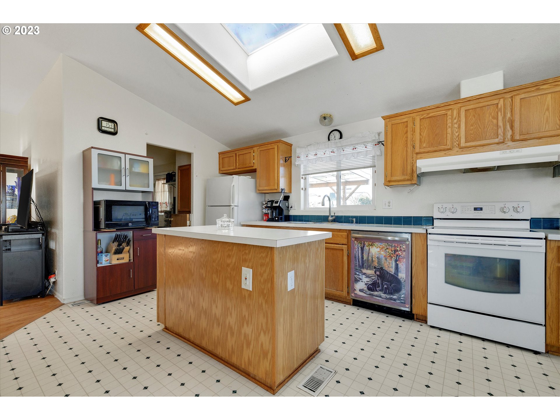 20804 Butteville Road Northeast Donald, OR 97020 - Photo 5 of 18 a kitchen with stainless steel appliances kitchen island granite countertop a sink a stove and cabinets