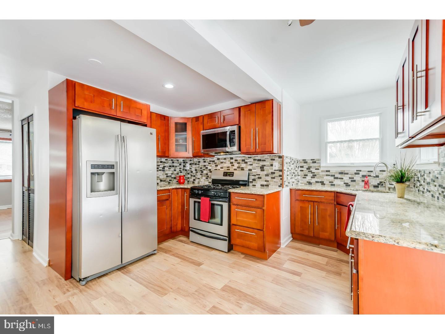 811 Mt Road Burlington, NJ 08016 - Photo 3 of 25 Kitchen