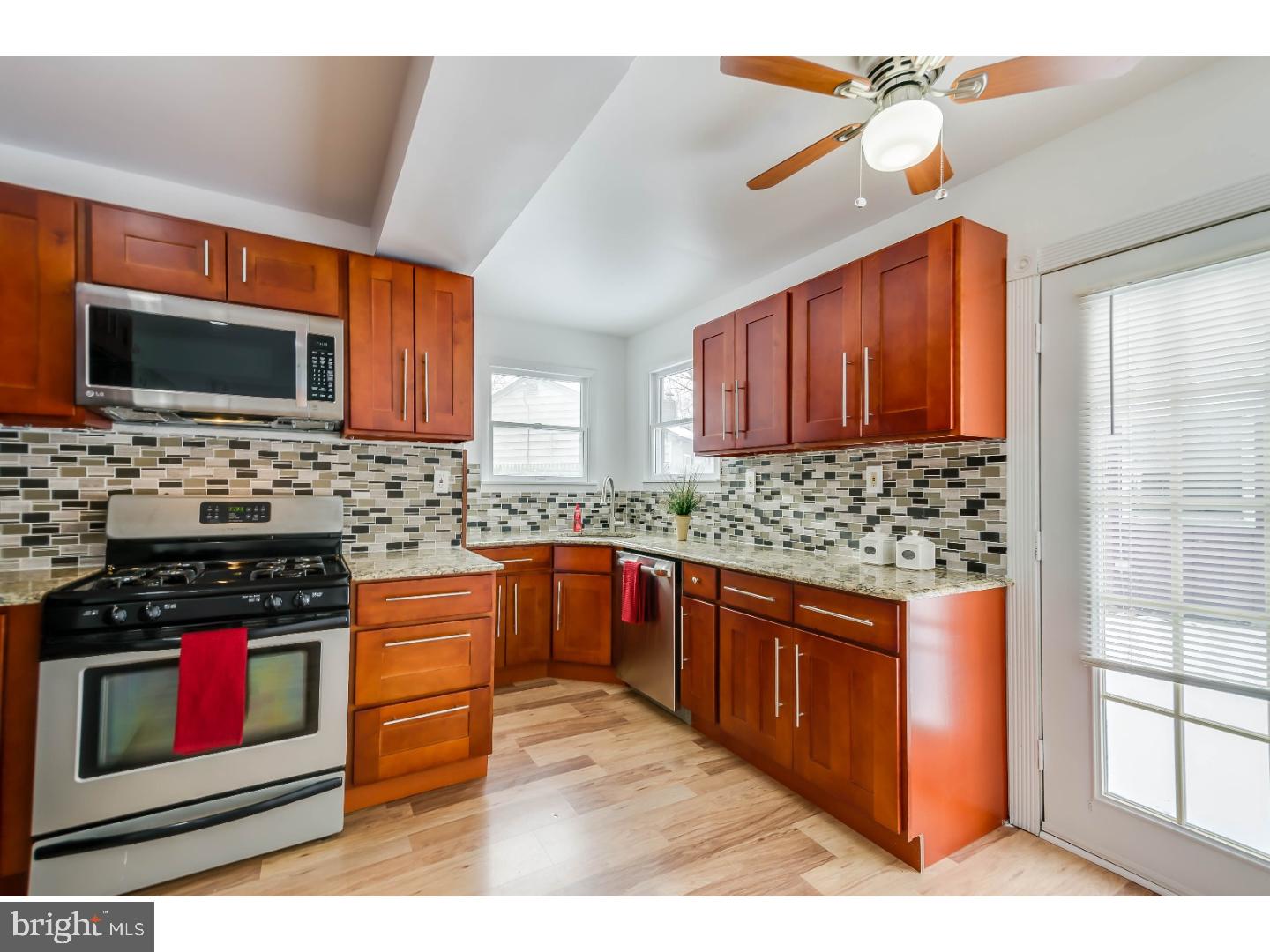 811 Mt Road Burlington, NJ 08016 - Photo 4 of 25 Kitchen