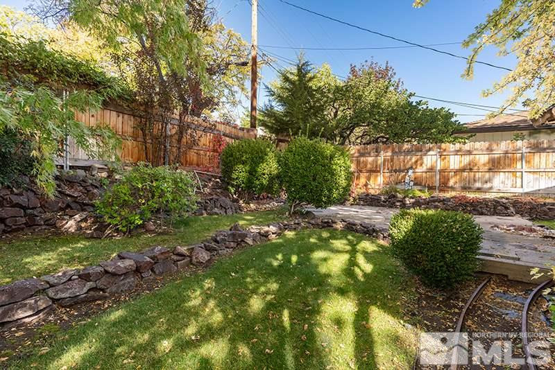1401 Peavine Road Reno, NV 89503 - Photo 11 of 17 a backyard of a house