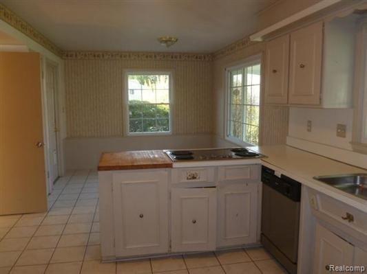 3293 Wendover Road Troy, MI 48084 - Photo 7 of 20 7.jpg
