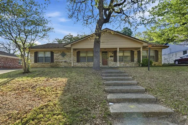 $244,900 | 120 Timberlake Drive, Azle, TX 76020