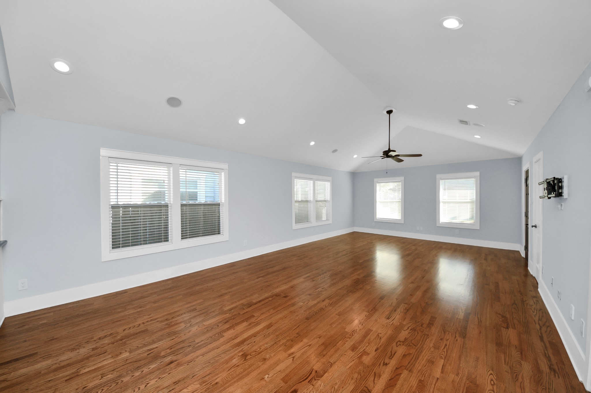 509 Vincent Street Houston, TX 77009 - Photo 10 of 39 a view of an empty room with wooden floor and a window