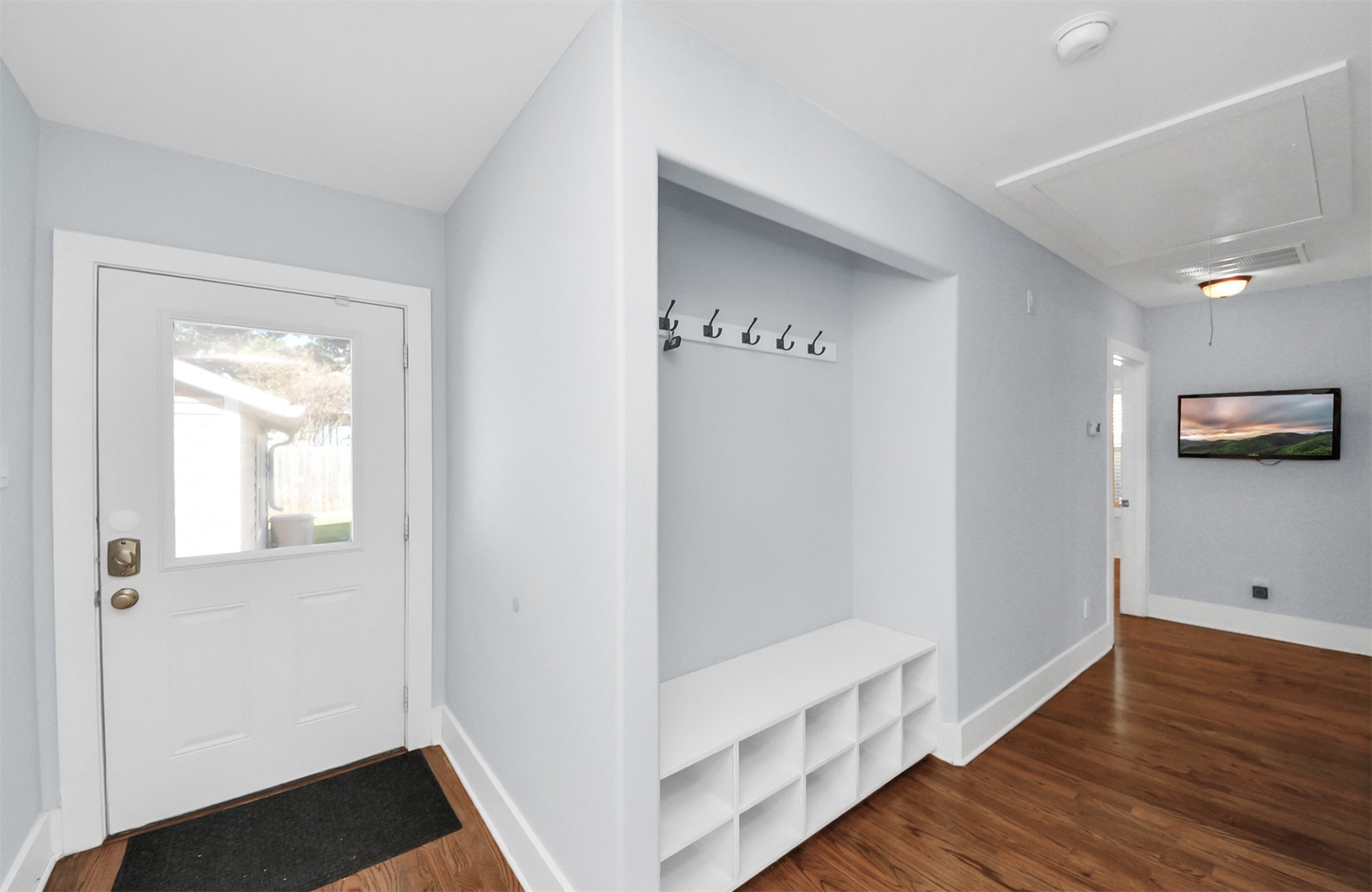 509 Vincent Street Houston, TX 77009 - Photo 33 of 39 a view of hallway with wooden floor