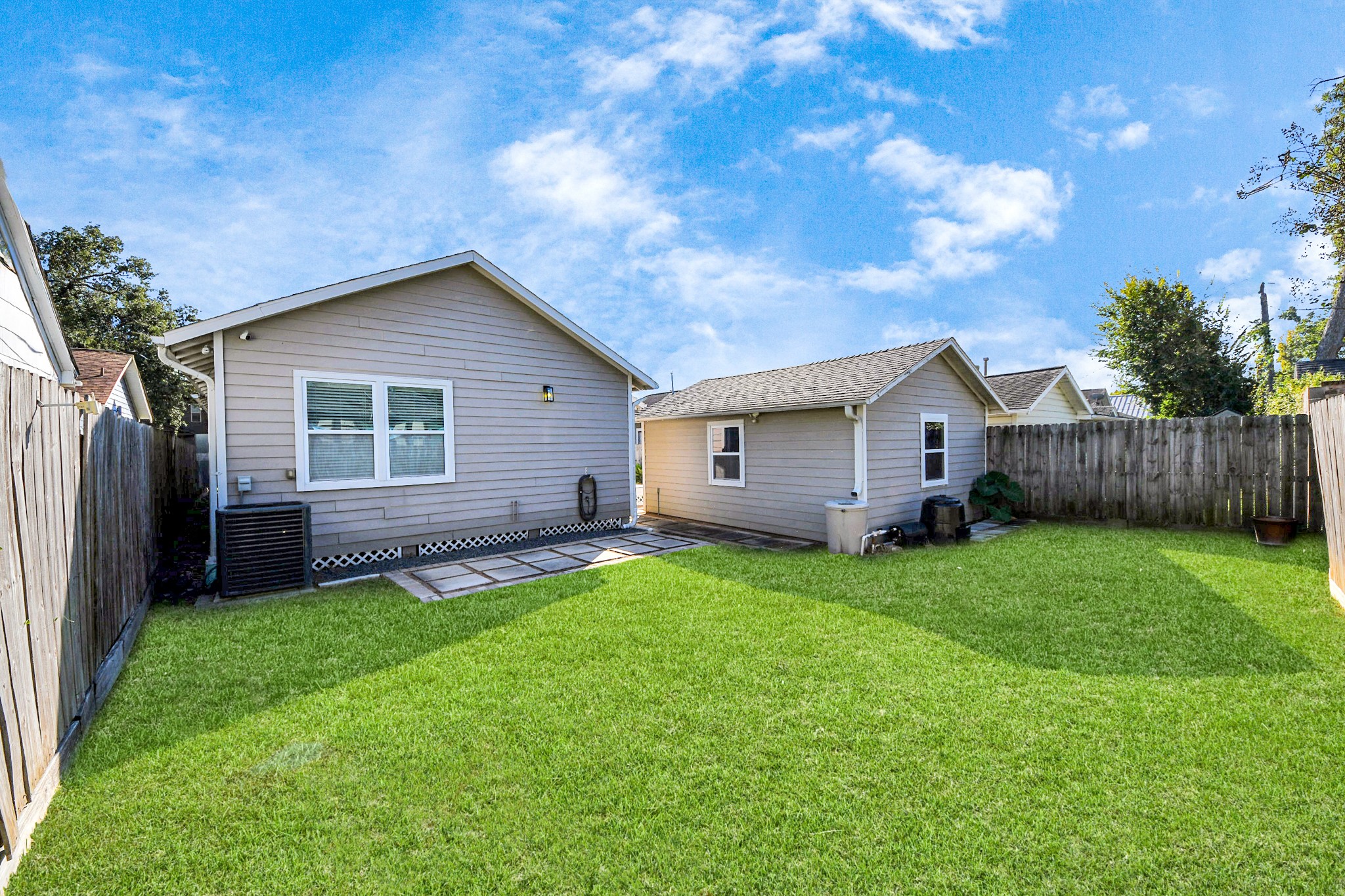 509 Vincent Street Houston, TX 77009 - Photo 35 of 39 a front view of house with yard and green space
