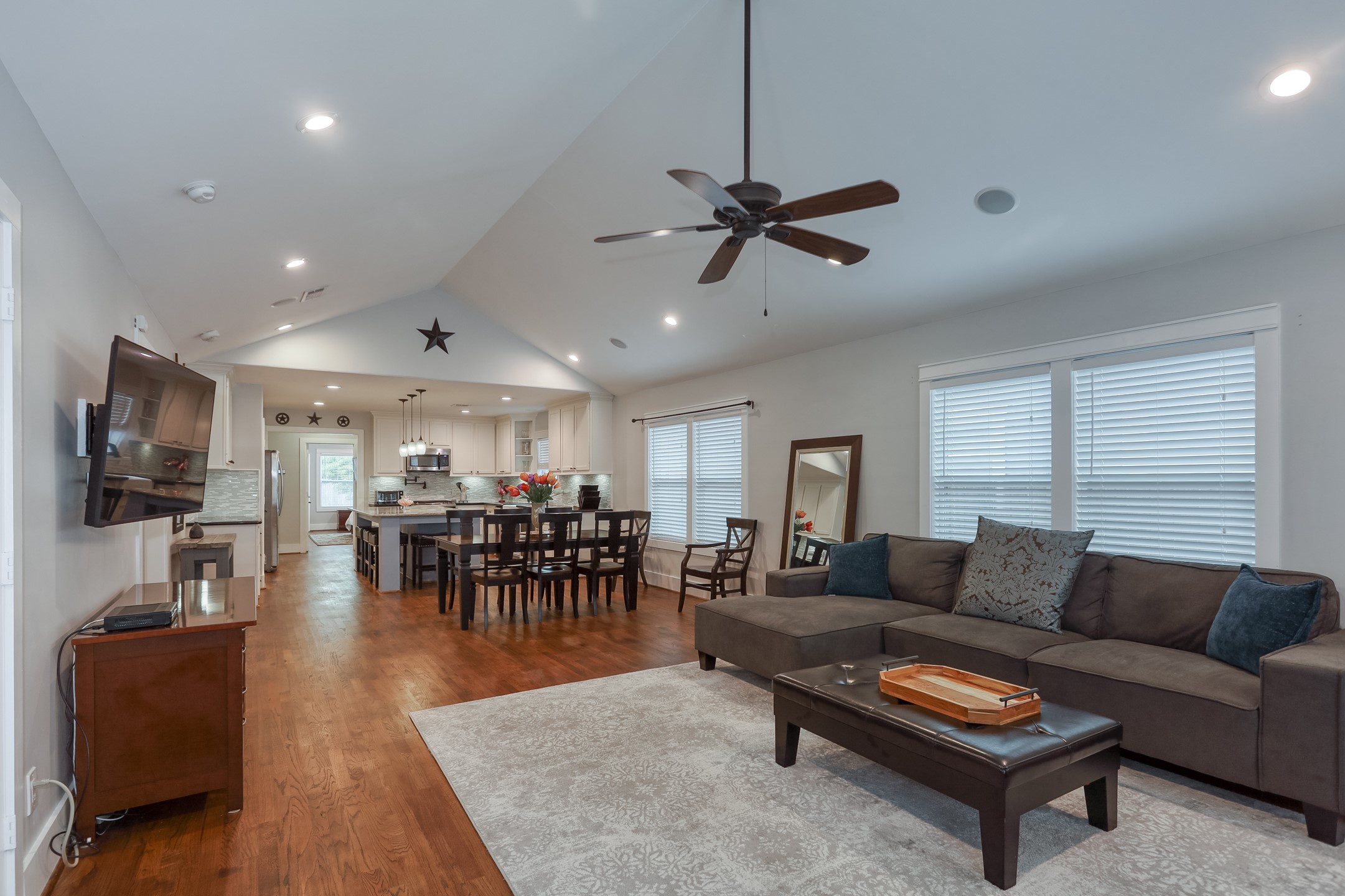 509 Vincent Street Houston, TX 77009 - Photo 7 of 39 a living room with furniture and a flat screen tv