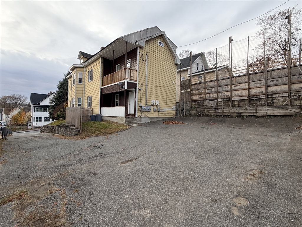 12 King Street Worcester, MA 01610 - Photo 4 of 32