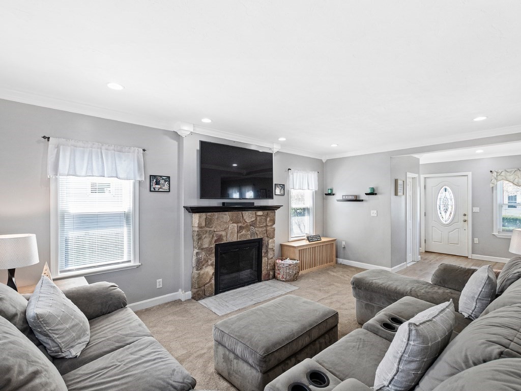 55 Bruce Road Waltham, MA 02453 - Photo 5 of 34 Gallery Image 5