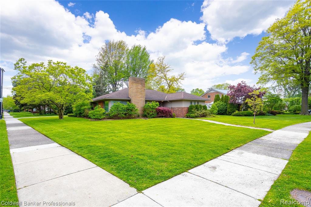 401 Barclay Grosse Pointe, MI 48236 - Photo 7 of 39