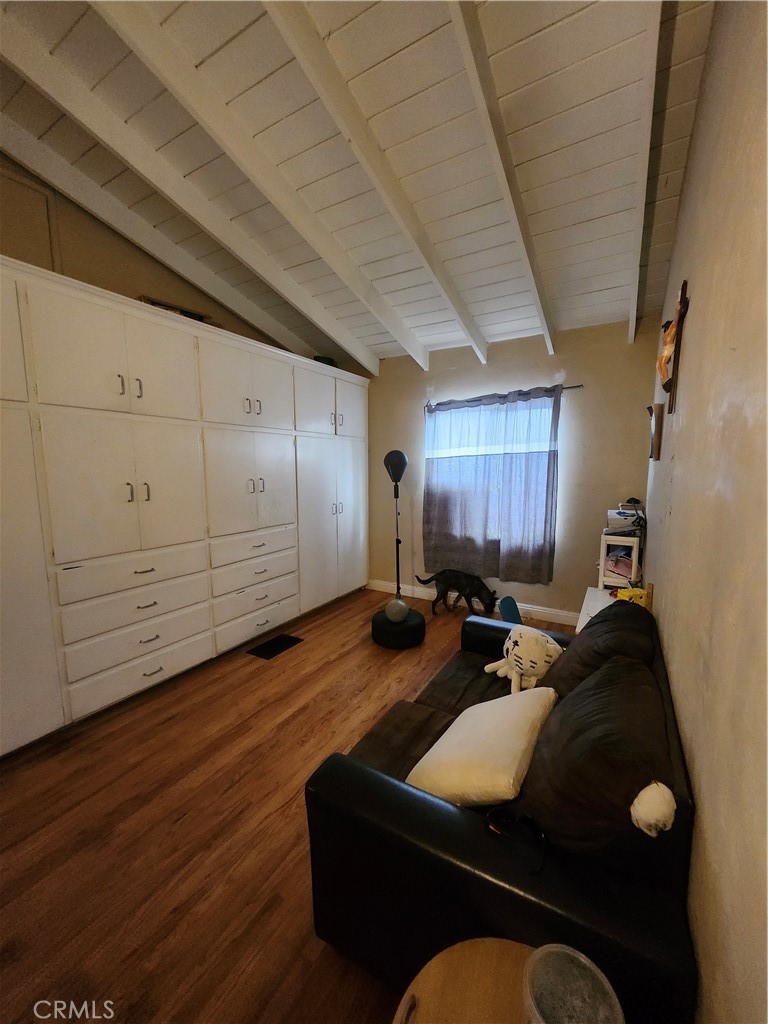 9236 Mango Avenue Fontana, CA 92335 - Photo 18 of 52 a living room with furniture