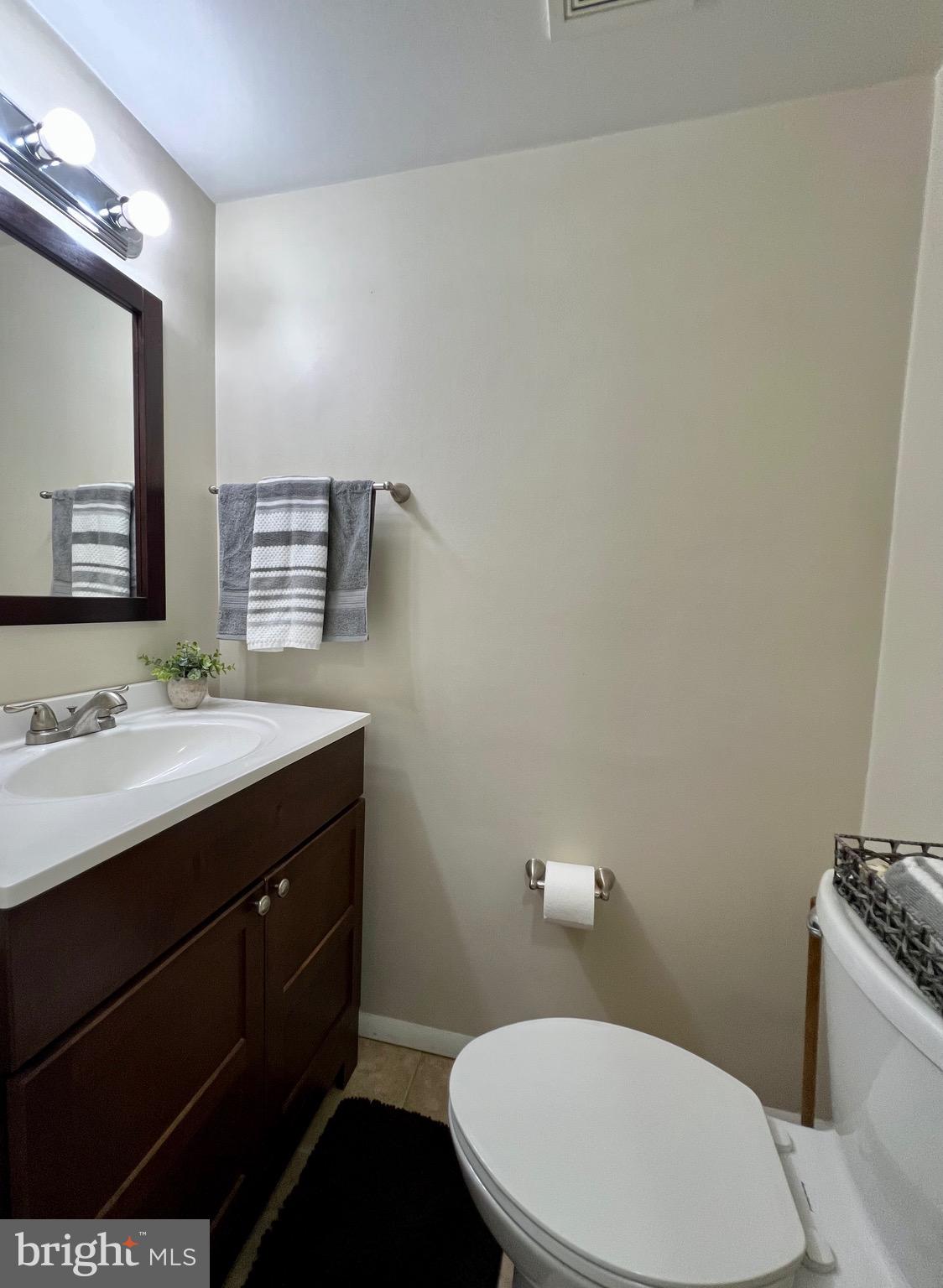 1010 Commanders Way North Annapolis, MD 21409 - Photo 14 of 33 a bathroom with a toilet a sink and mirror