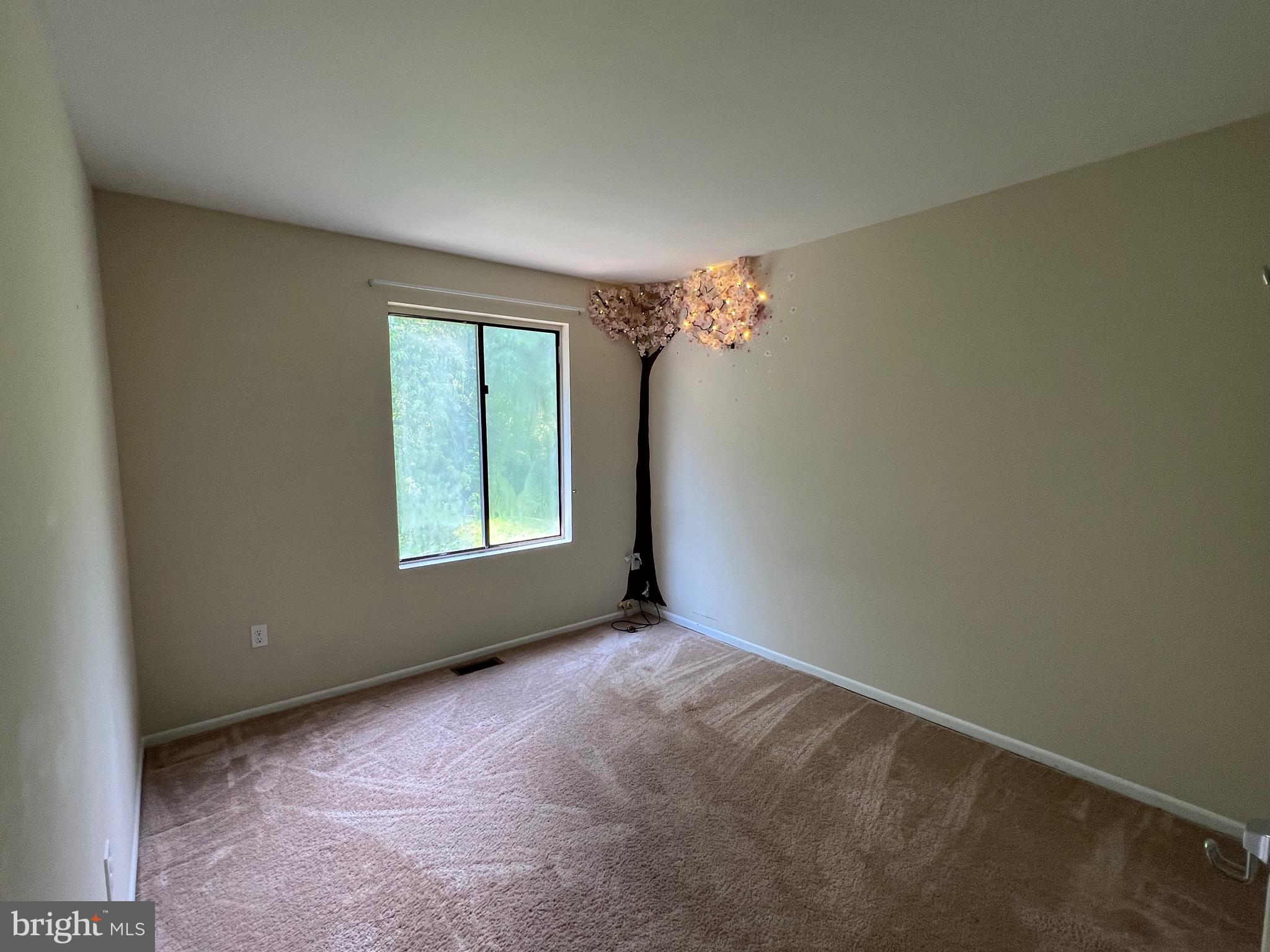 1010 Commanders Way North Annapolis, MD 21409 - Photo 18 of 33 an empty room with windows