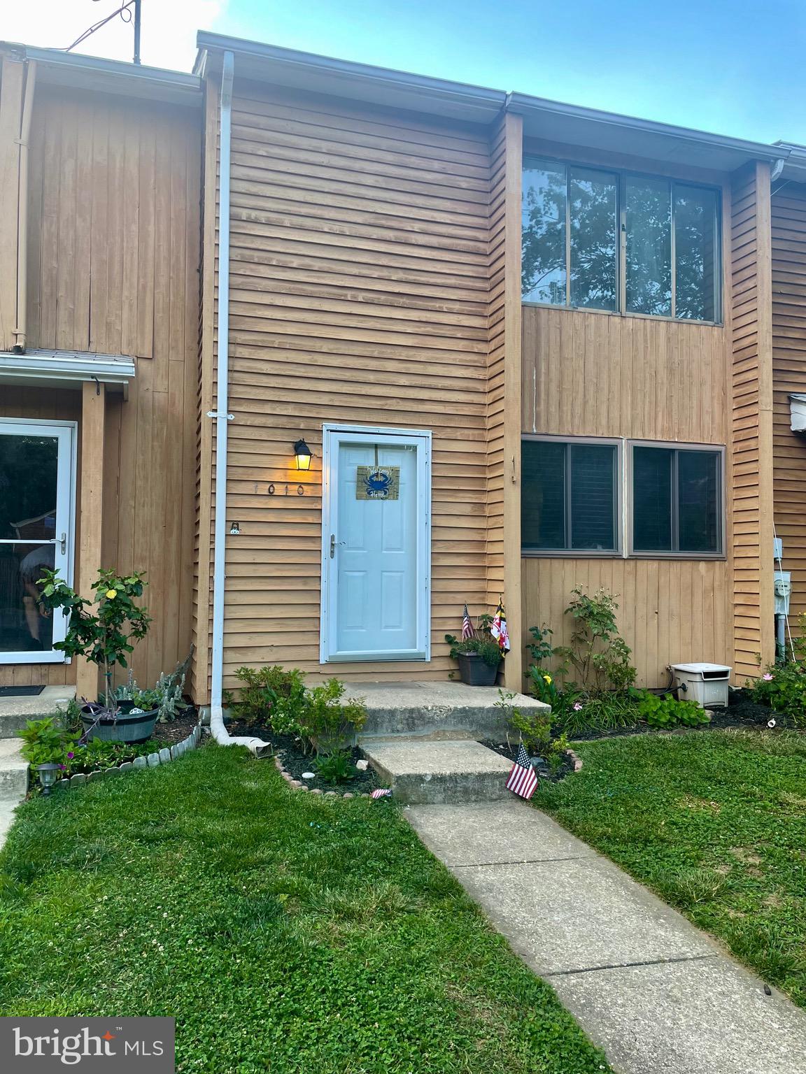 1010 Commanders Way North Annapolis, MD 21409 - Photo 31 of 33 a front view of house with yard