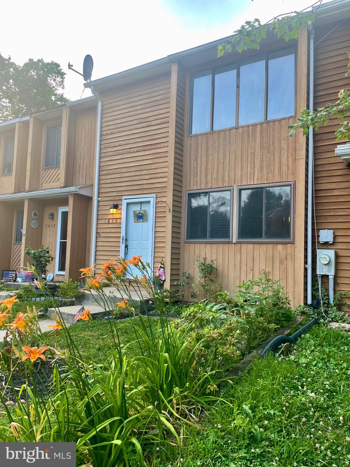 1010 Commanders Way North Annapolis, MD 21409 - Photo 32 of 33 a front view of a house with garden