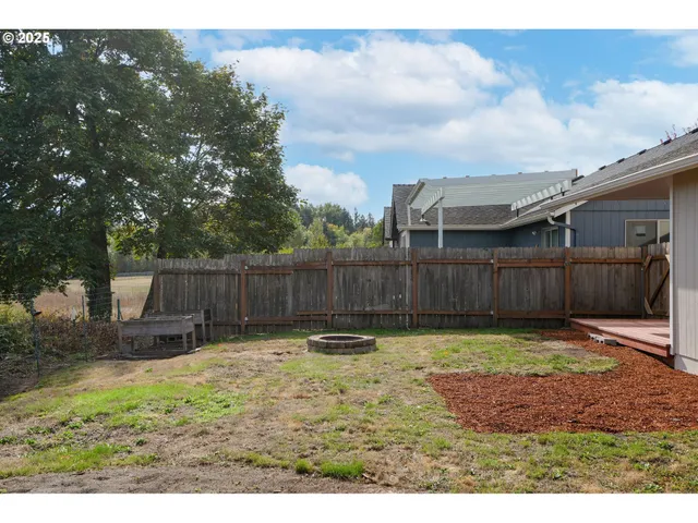 a view of a house with a backyard