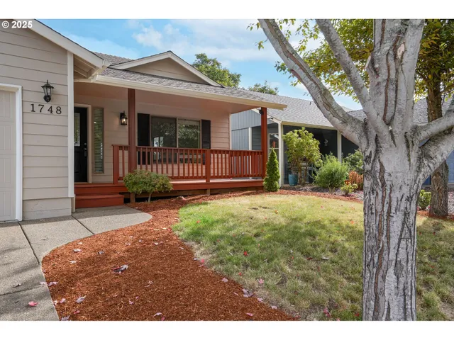 a view of a house with backyard and a tree