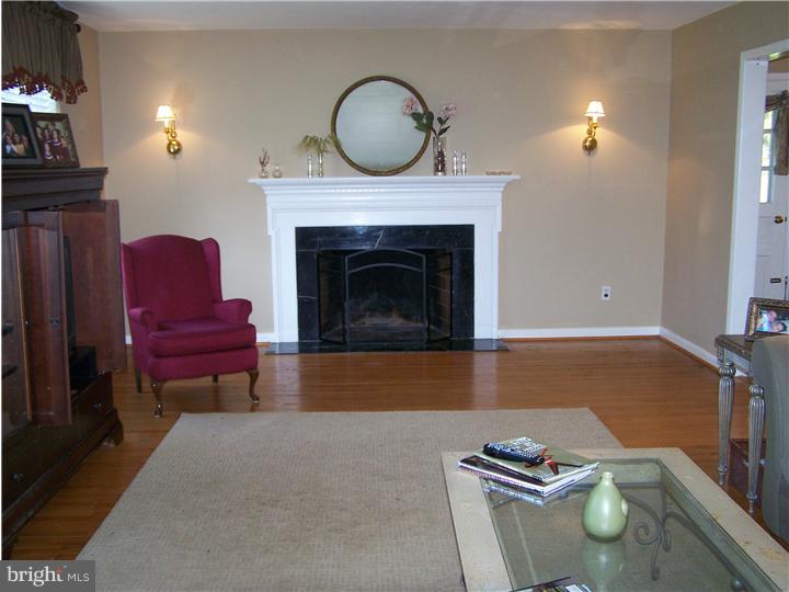 624 General Scott Road Wayne, PA 19087 - Photo 7 of 25 Living Room