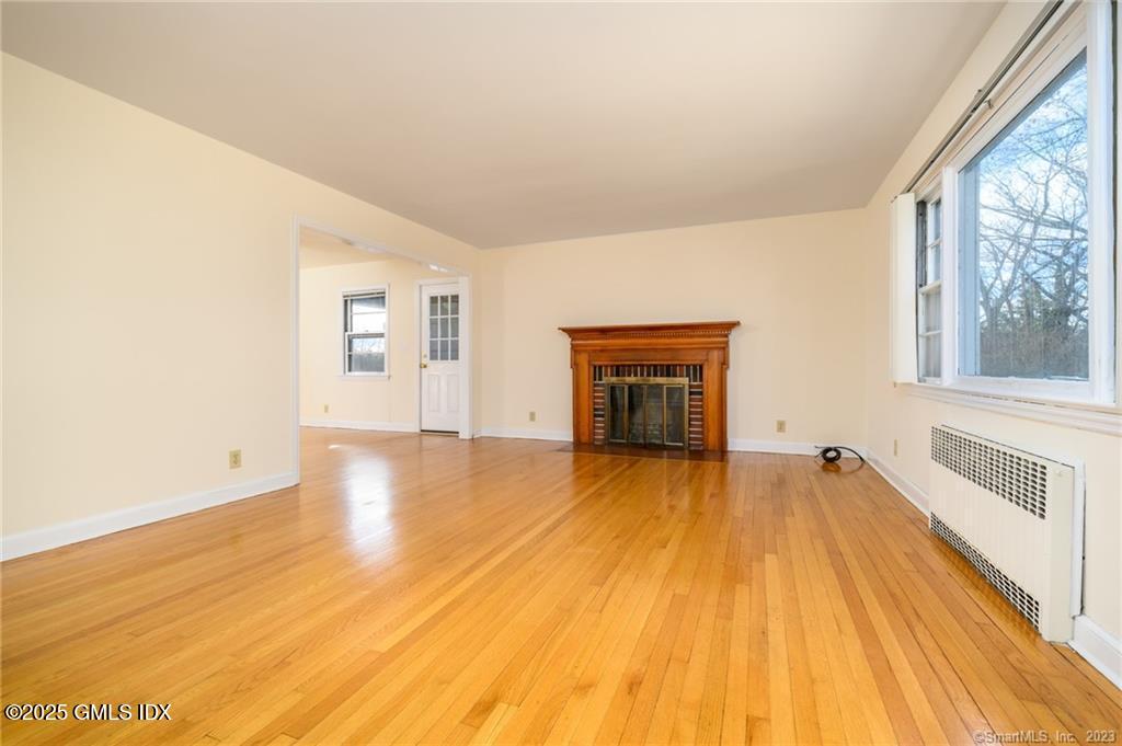 31 Cognewaugh Road Cos Cob, CT 06807 - Photo 2 of 11 entry living room
