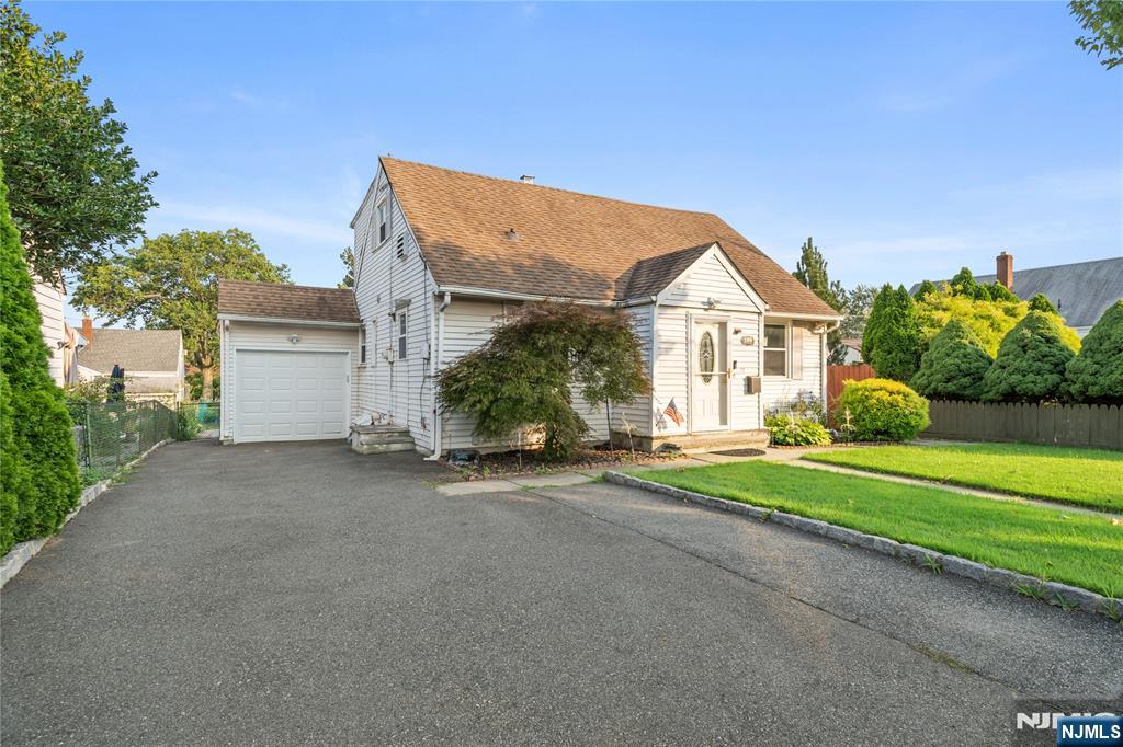 109 Maple Hill Road Clifton, NJ 07013 - Photo 1 of 24 Gallery Image 1