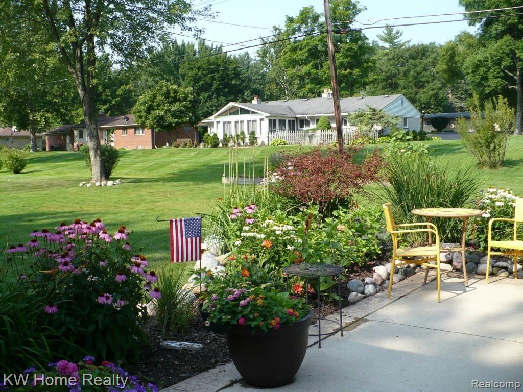28315 Peppermill Road Farmington, MI 48331 - Photo 5 of 20 031.jpg
