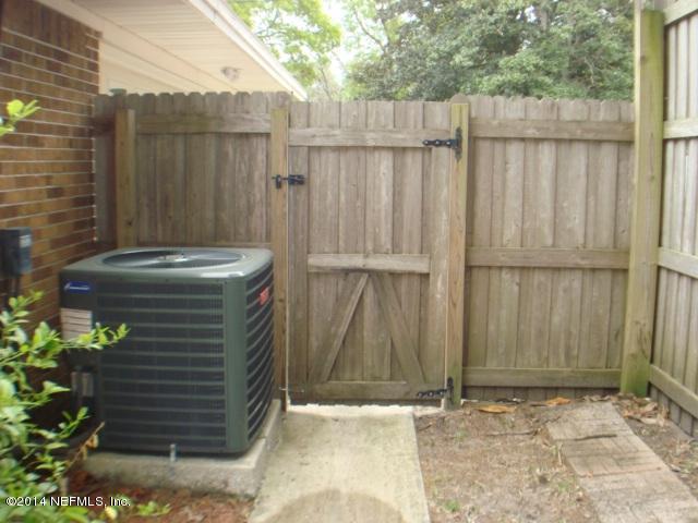 3980 Heidi Road West Jacksonville, FL 32277 - Photo 4 of 46 a view of wooden fence