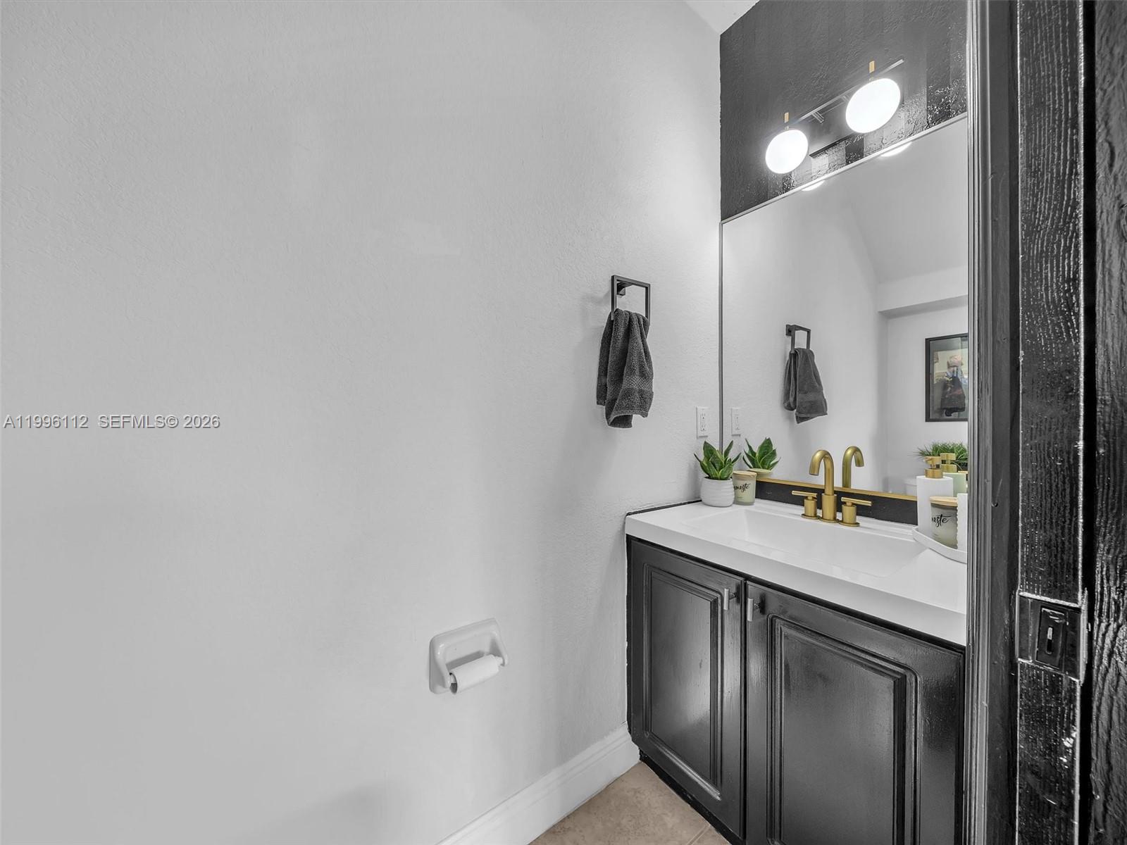 20673 Northeast 10th Path Miami, FL 33179 - Photo 39 of 46 1/2 Bathroom