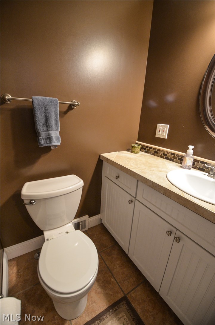 1009 Hanley Road Cleveland, OH 44124 - Photo 16 of 22