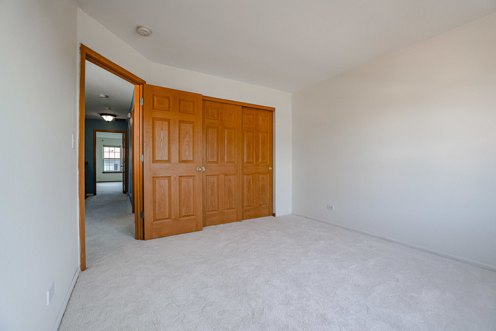 2439 Oneida Lane Naperville, IL 60563 - Photo 20 of 25 an empty room with closet area