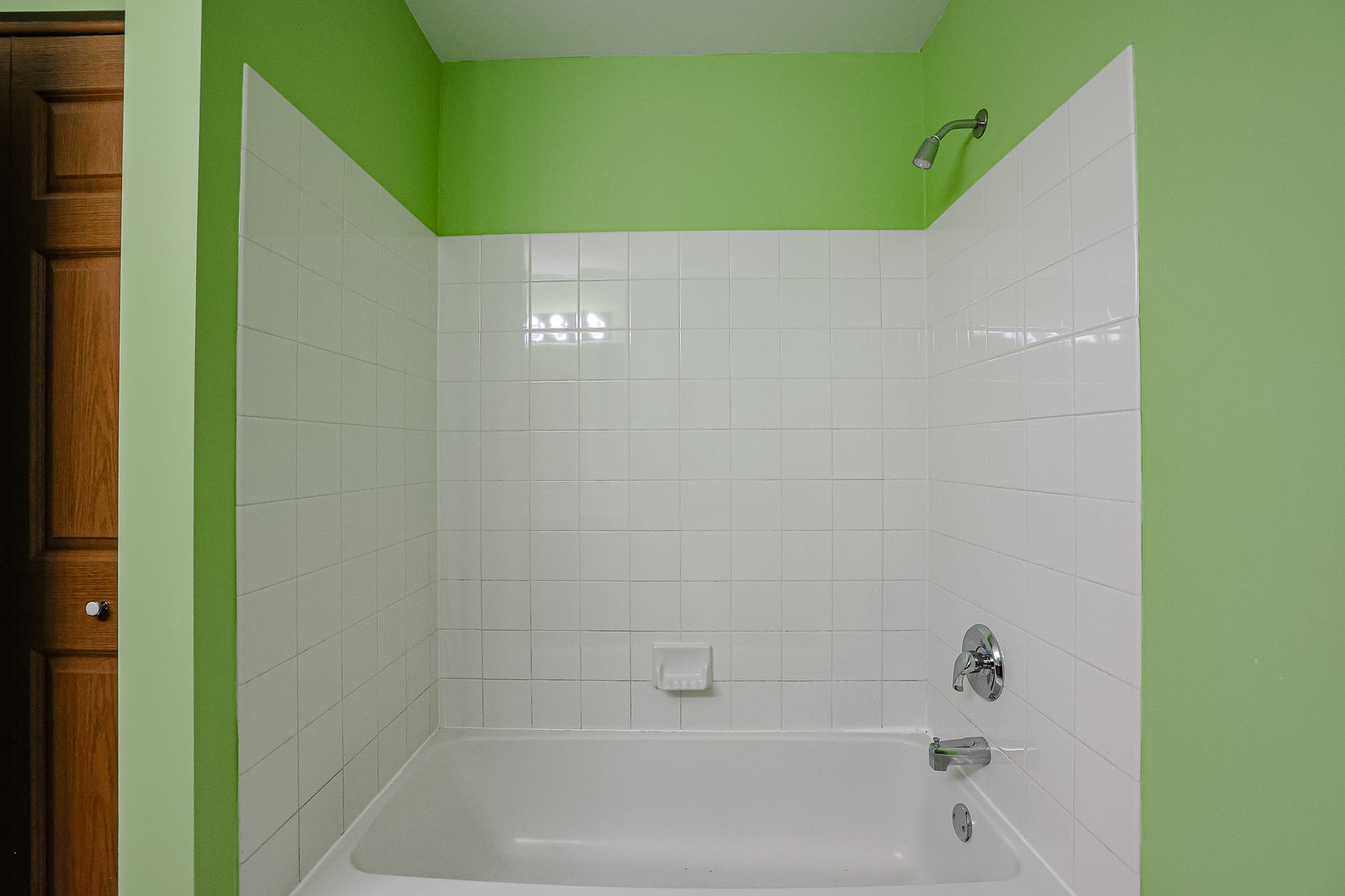 2439 Oneida Lane Naperville, IL 60563 - Photo 23 of 25 a bathroom with a bathtub and a shower