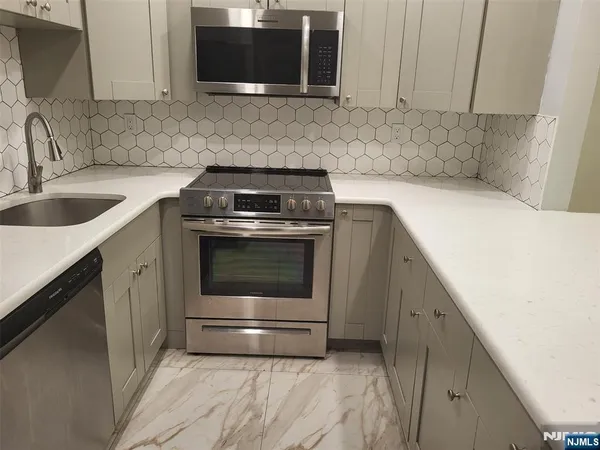 $479,999 | 7430 John F. Kennedy Boulevard, Unit 103, North Bergen, NJ 07047