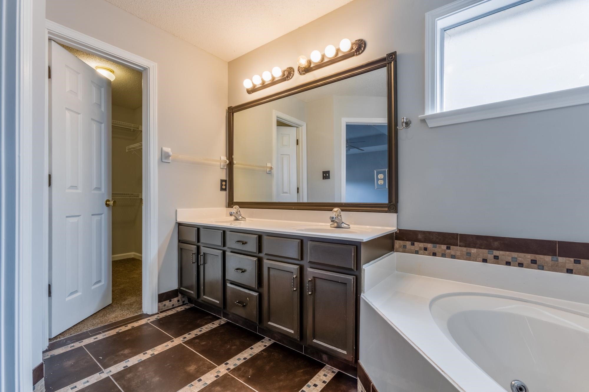 2702 Breezy Ridge Trail Memphis, TN 38016 - Photo 12 of 20 Gallery Image 12