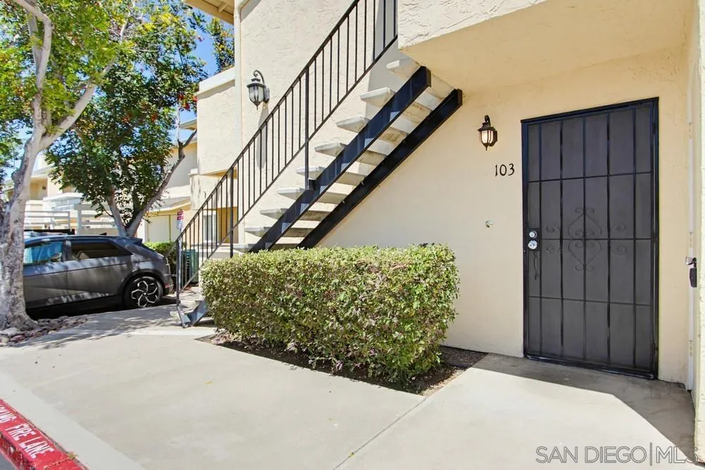 9939 Erma Road, Unit 103 San Diego, CA 92131 - Photo 4 of 40