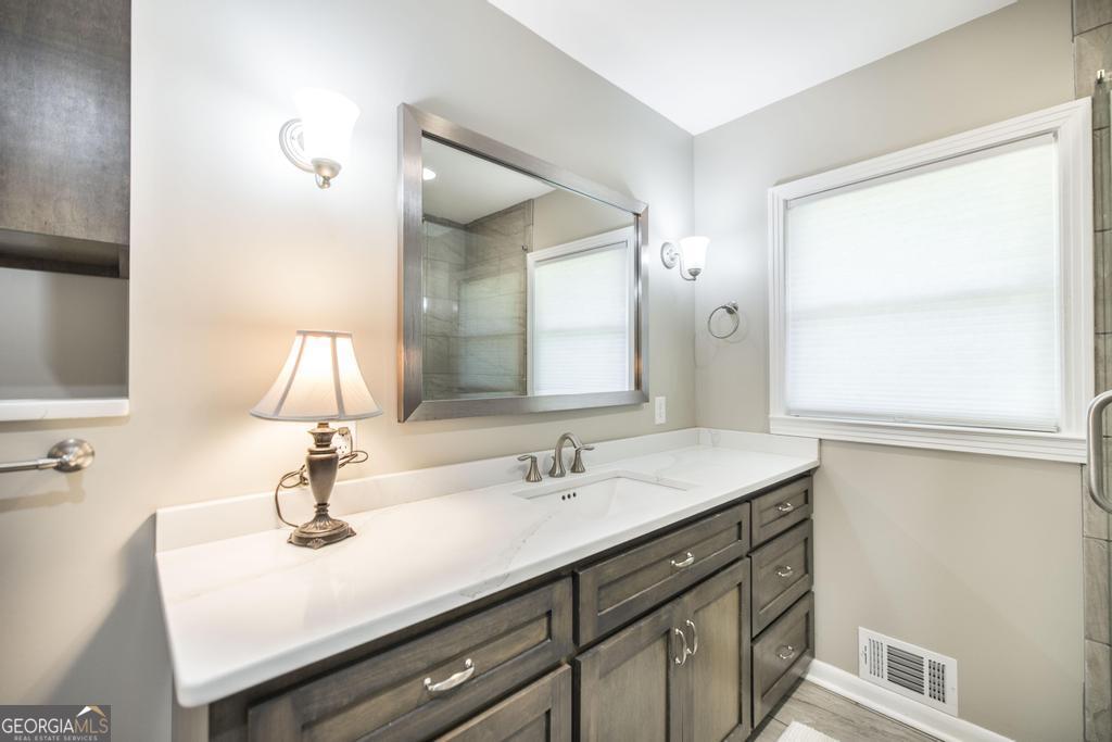129 South 7th Street Cochran, GA 31014 - Photo 21 of 54 The secondary bathroom has been tastefully renovated.