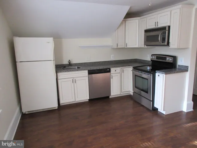 $1,900 | 426 4th Avenue, Haddon Heights, NJ 08035