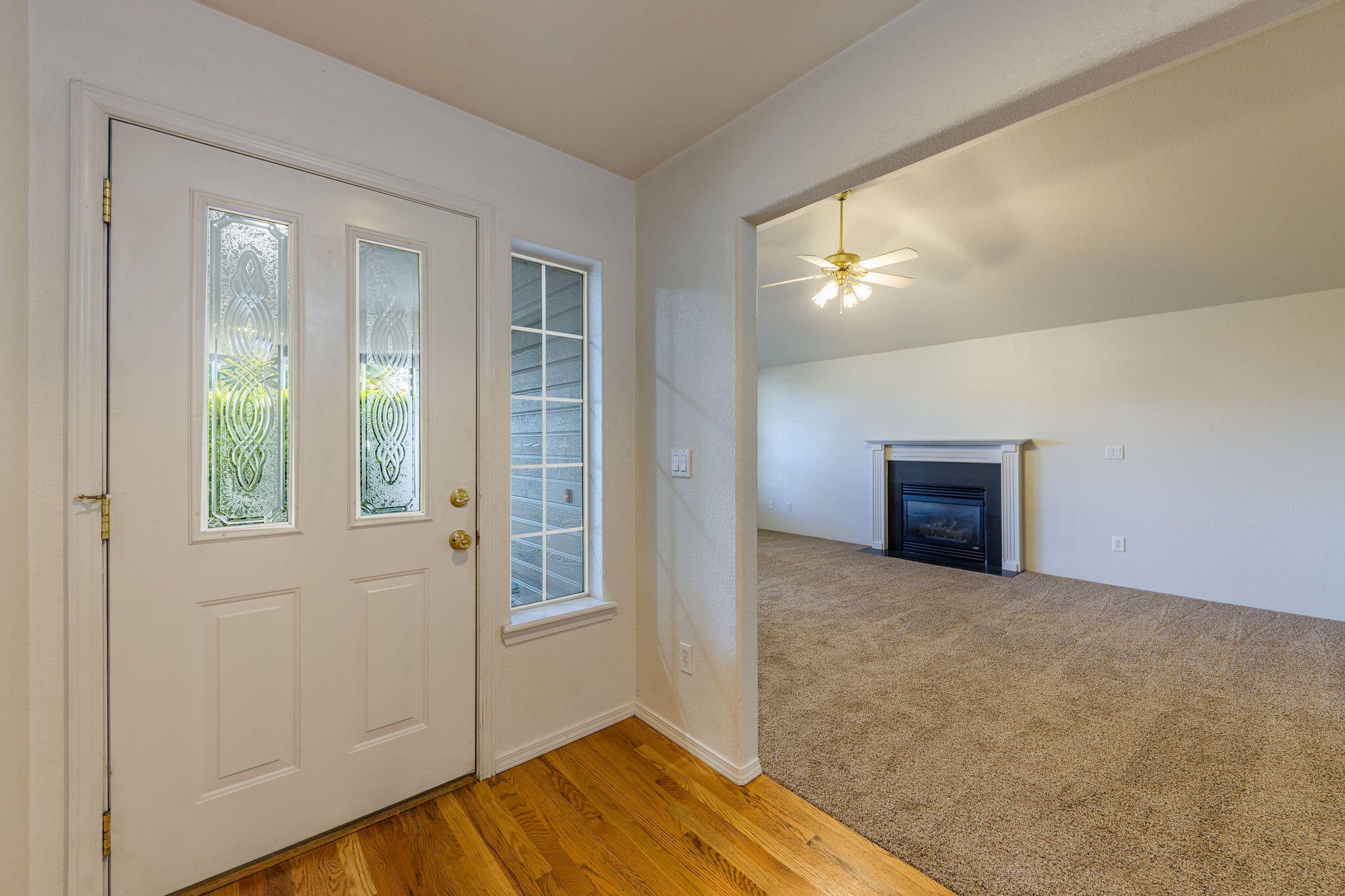 932 Rimrock Circle Medford, OR 97504 - Photo 5 of 43 Inside entry, looking into front room with vaulted ceilings and fireplace.